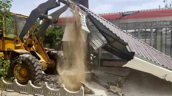 مقابله با 10 ساخت‌ وساز غیرمجاز و رفع تصرف ۶۵۰۰ مترمربع از اراضی حریم منطقه ۱۹ 