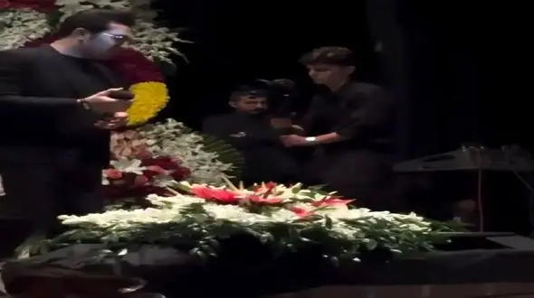 فیلم آواز احساسی دلنشین ترکی رفقا سر خاک دوستشون ! /  آهنگ ترکی شدیدا غمگین  اشک همه را درآورد !