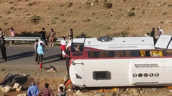 همه دلایل واژگونی اتوبوس خبرنگاران و سرباز معلم ها