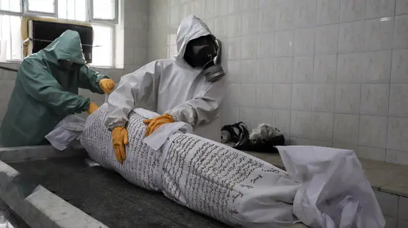 8 عکس دردناک از کفن و دفن اجساد کرونایی 