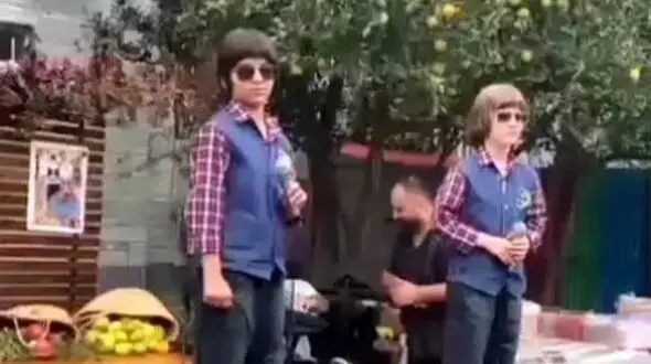 آواز شادیسم؛ اجرای برادران رادبند تو مدرسه که آهای سیاه زنگی میخونن چه بانمکن الهی