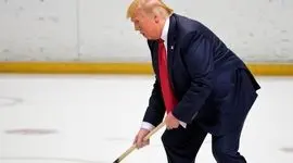 فیلم / هاکی بازی ترامپ را ببینید / آخر سر همه بازیکنان رو کتک زد