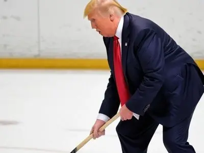 فیلم / هاکی بازی ترامپ را ببینید / آخر سر همه بازیکنان رو کتک زد