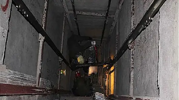 سقوط جوان اصفهانی در چاهک بالابر/ او زنده ماند