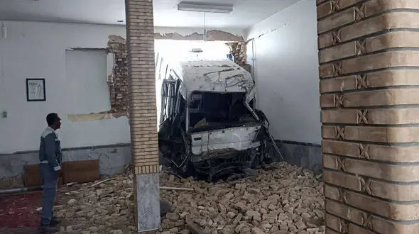 نقص فنی مینی‌بوس در چهارمحال و بختیاری حادثه‌ساز شد