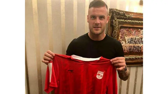 
خودنمایی بازیکن ایرلندی در تمرین تراکتورسازی
