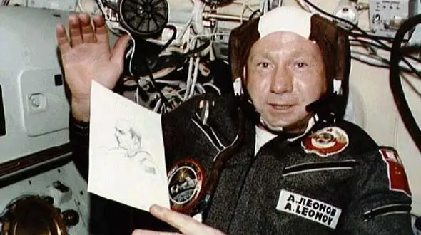 نخستین انسانی که پا به فضا گذاشت در 85 سالگی درگذشت + عکس