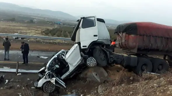 تصادف مرگبار در محور فهرج – زاهدان / 5 کشته و زخمی