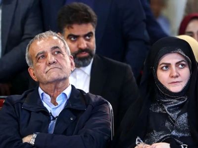 عکس ها نگاهی به خانه اصیل  پدری دکتر پزشکیان با نمای نوستالژیک و درخت میوه حیاطشان/ چقدر آرام و باصفا 