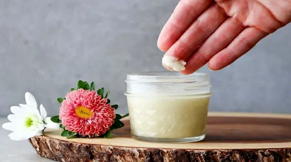 روش تهیه کرم دست‌ساز برای ترک‌های پوست 