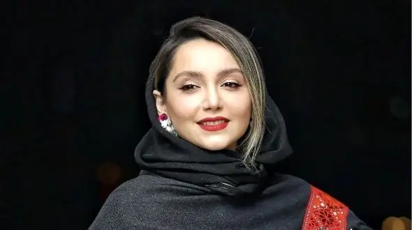 این دختر کوچولوی  خوشگل نازنین بیاتی در ددوران دبستان است ! + عکس های زیر خاکی خانم بازیگر