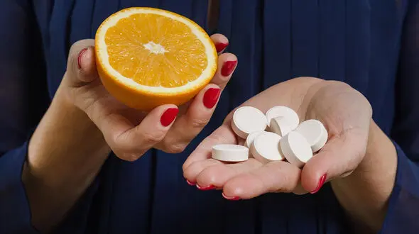 برای فرار از سرماخوردگی، کلیه های خود را به خطر نیندازید / پشت پرده مصرف بی رویه ویتامین C چیست؟ / تحلیل روانشناسی خبر ترند