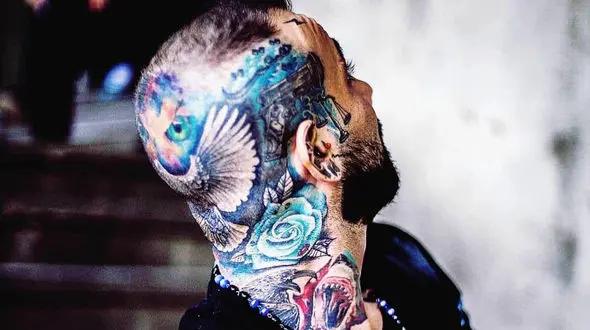 تتلو تتوی منشوری مادرش را با حجاب کرد