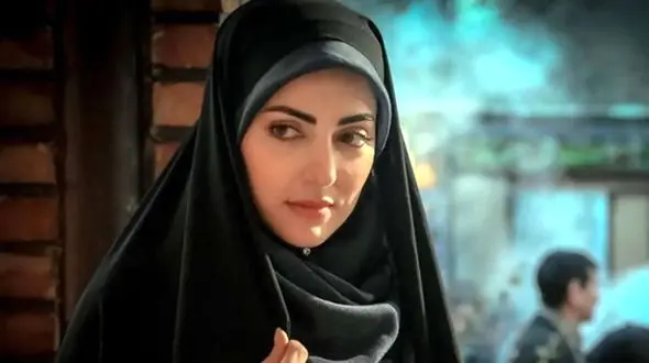 هلیا امامی با کیف عجیب و خاصش باز هم جنجال به پا کرد/این دیگه چه مدلشه؟!