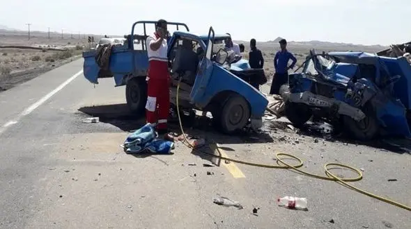 عجیب ترین عکس از شاخ به شاخ 2 وانت نیسان / 2 کشته در وانت های آبی له شده!