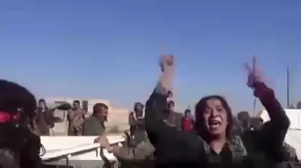 خوشحالی وصف ناشدنی زنان سوری پس از آزادی رقه +فیلم