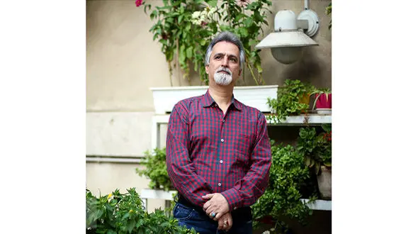 گلایه تند خواننده پیشکسوت به پوشش خوانندگان در کنسرت‌ها