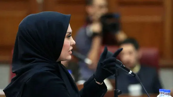 
زنی که وکیل محمد علی نجفی شد + عکس
