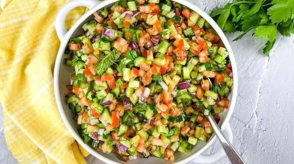 فواید سالاد شیرازی؛ یک همراه خوش‌ طعم برای رژیم غذایی سالم
