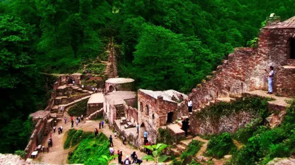 قلعه رودخان؛ دژ مستحکم هزار پله بر فراز کوهستان + فیلم