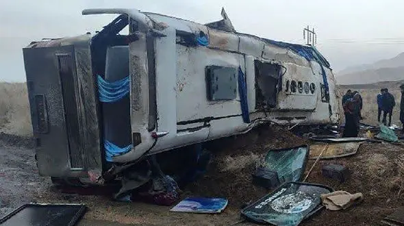 واژگونی مرگبار اتوبوس مسافربری در اتوبان تبریز _ زنجان