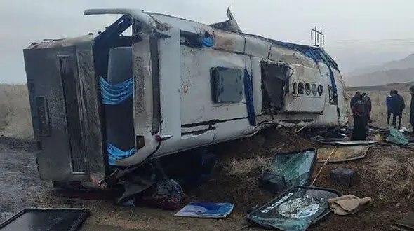 واژگونی مرگبار اتوبوس مسافربری در اتوبان تبریز _ زنجان