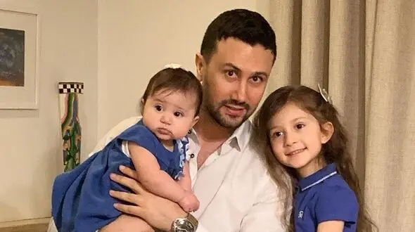 مات و مبهوت ماندن شاهرخ استخری از خلاقیت هوش مصنوعی در ساخت چهره بزرگسالی دختر بزرگش پناه/ پناه بر خدا از دست تکنولوژی!
