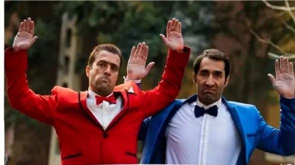 سکانس خندان/هادی کاظمی تو عروسی دست علی اوجی رو میگیره میاره وسط/پشت صحنه مرد از خنده