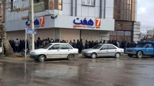 صف کیلومتری برای خرید گوشت یخ زده در خراسان !+عکس