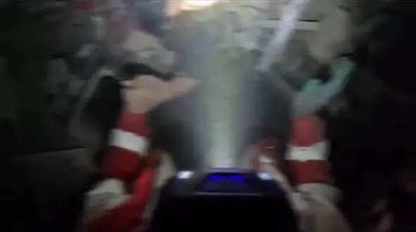 فیلم سوزناک از مادری که زیر آوار هم به فکر فرزندانش است