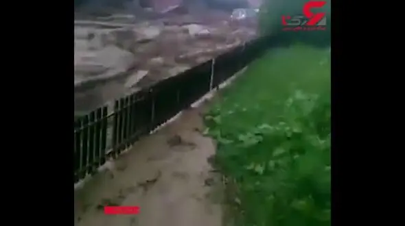 نمایی نزدیک از لحظه وقوع سیل + فیلم
