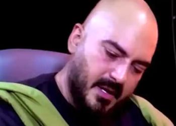 نیما شاهرخ‌شاهی در حین مصاحبه به گریه افتاد