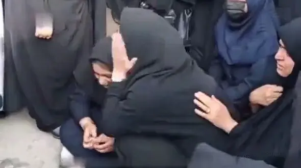 فیلم لحظه جگرسوز اطلاع دختر و پسر شهید شهرکی از شهادت پدر و مادرشان !