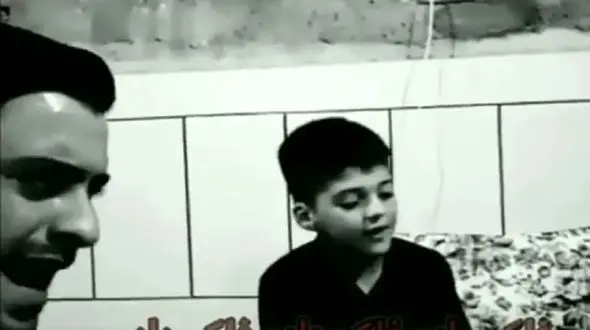 آواز شکوهمند و سوزناک پسربچه/ با چنان غمی فلک نذاشت که من سامان بگیرم خوند که اشک خون میریزی