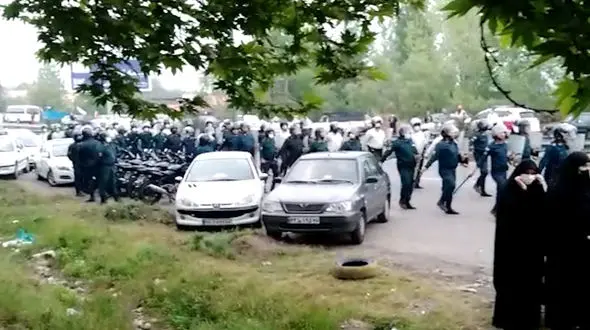 پایان 20 روز تحصن مردم سراوان با حضور پلیس + فیلم 