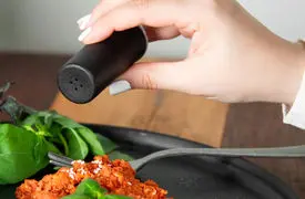 تاریخچه نمک پاشی روی غذا + فیلم