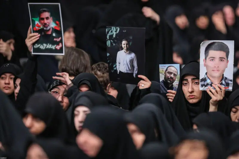 رهبر انقلاب حضرت آیت الله خامنه ای در مراسم بزرگداشت شهدای جنگ تحمیلی اخیر 7-5-1404
