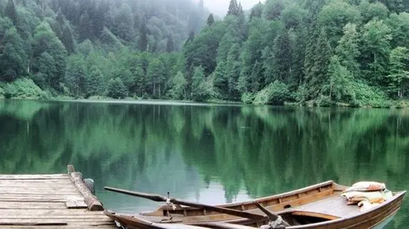 آنجا که طبیعت نفس می‌ کشد / دل و جان آرام می‌ گیرند