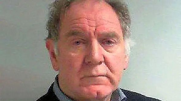 یک فاجعه /  معلم خصوصی با 22 دختر 16 ساله چه کرد؟! + عکس