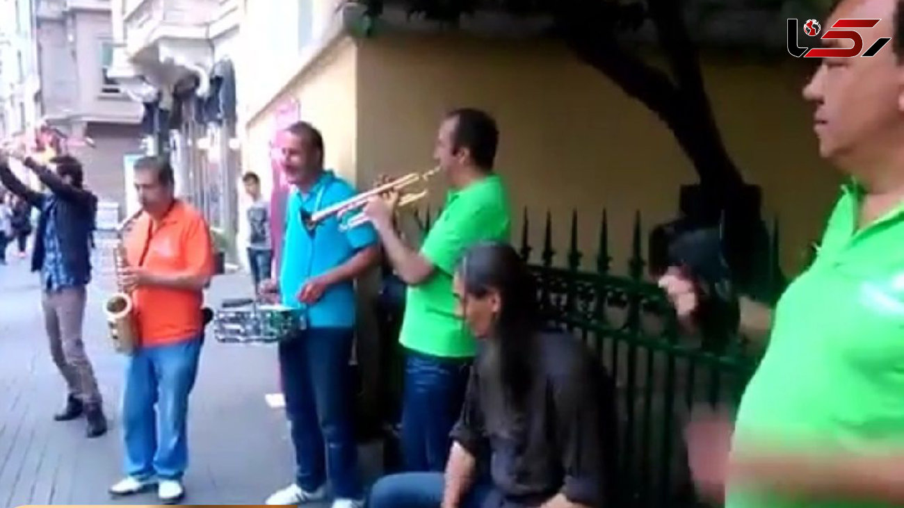 فیلم رقص محلی پیرمرد با آهنگ ترکی وسط خیابان ! / همه به وجد آمدند !