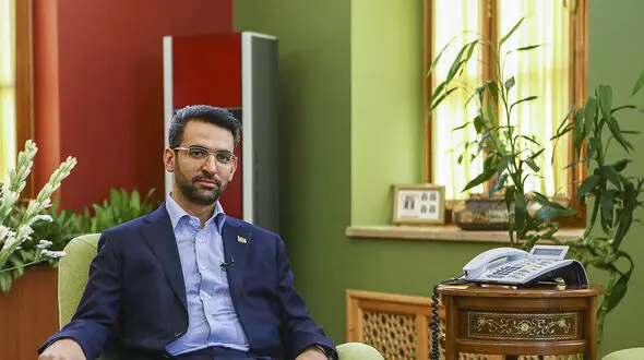 آذری جهرمی: نظرم برای رفع فیلتر تلگرام، هزینه‌های زیادی برایم داشت