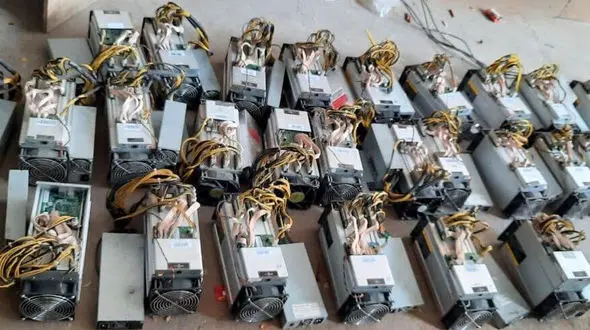 کشف 17 دستگاه ماینر استخراج ارز دیجیتال در خرمشهر