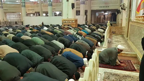 نماز جماعت در حرم حضرت معصومه(س) اقامه شد