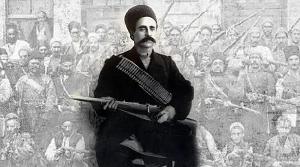 عکس جالبی از ستارخان در زیر کُرسی !