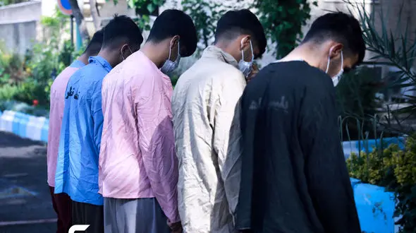  گفتگو با 5 جوان تهرانی در بازداشت / به خاطر خوشگذرانی با دختران تبهکار شدیم +عکس