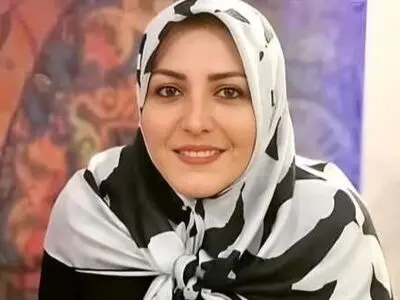فیلم/ گریه المیرا شریفی مجری تلویزیون هنگام خواندن خبر درباره کودکان میناب