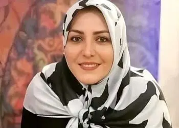 فیلم/ گریه المیرا شریفی مجری تلویزیون هنگام خواندن خبر درباره کودکان میناب