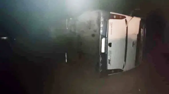 تصادف خونین اتوبوس مسافربری با کامیون / در جاده هشترود شاخ به شاخ شدند 