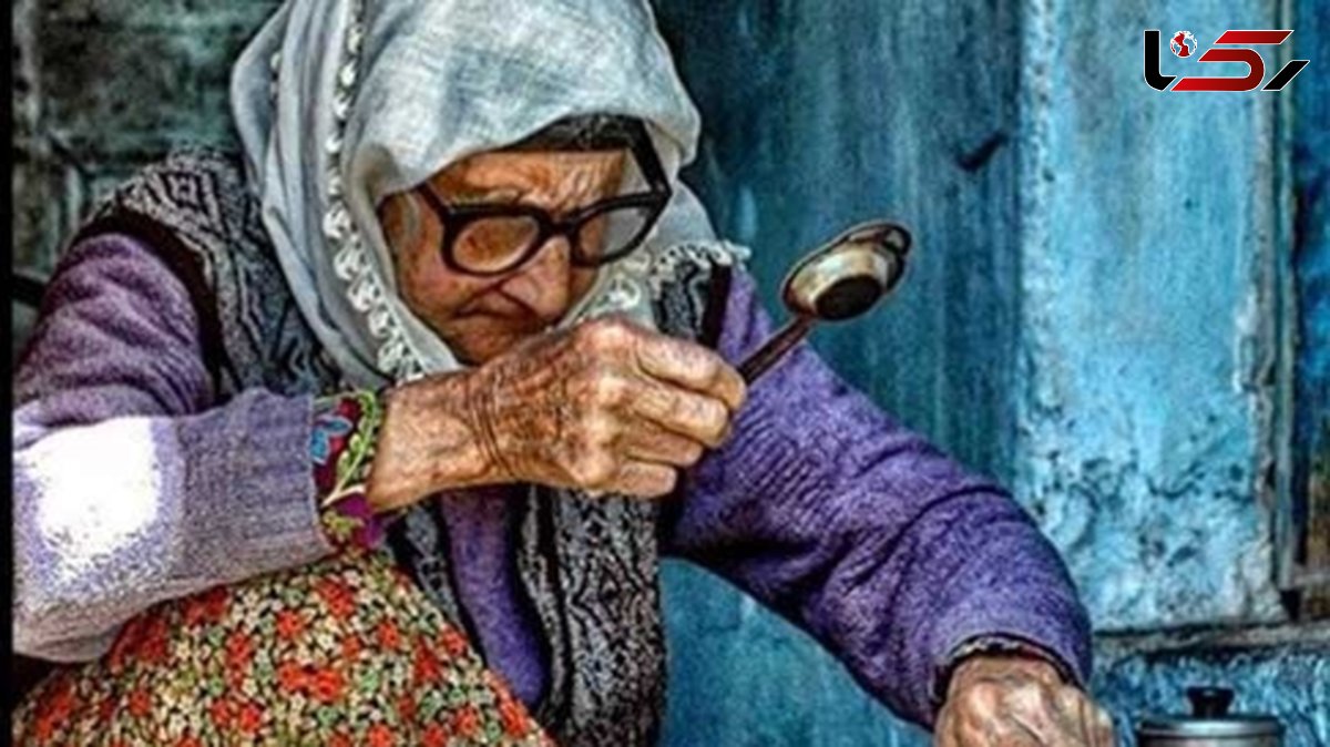 ببینید / خلاقیت بامزه مادر ایرانی در تعمیر قوری چای با بطری نوشابه