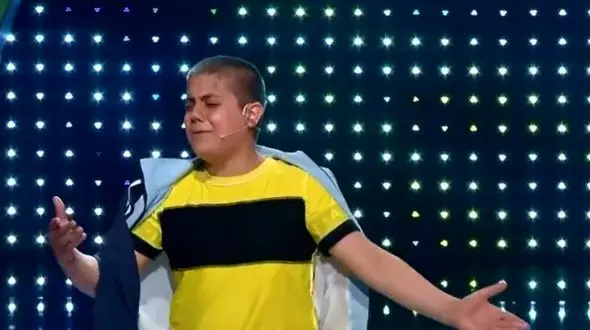 فیلم آواز باشکوه  پسر نوجوان در صداتو  با آهنگ هر چی بین ما بود صحبت وفا بود ! / داوران مات و مبهوت ماندند !